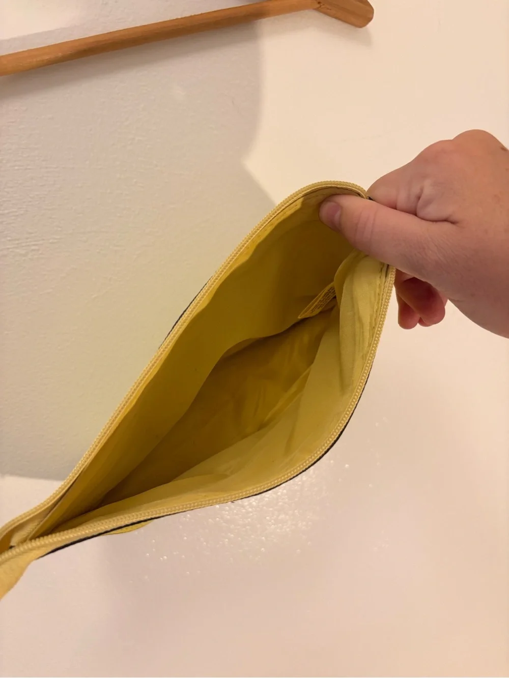 Este Lauder Yellow/Lime Green Leather Zip Pouch